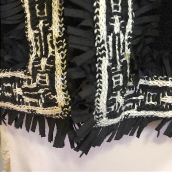ST. JOHN BLACK AND WHITE CARDIGAN SWEATER SIZE 10 LIKE NEW CONDITION - Picture 4 of 10